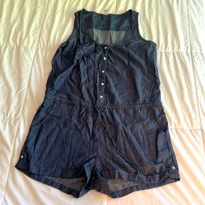 Women’s romper. Size medium. Super soft and thin material. Old Navy.